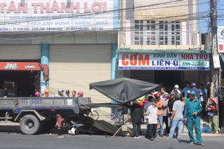 Đâm vào đuôi xe tải đang đỗ, đôi nam nữ trên xe máy tử vong