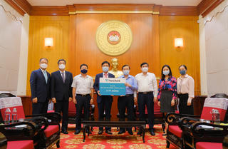 Hana Bank - BIDV ủng hộ Quỹ Vaccine phòng chống Covid-19
