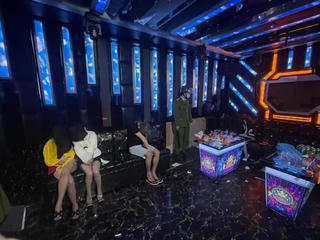Phát hiện nhóm đối tượng đang ‘bay lắc’ trong quán karaoke