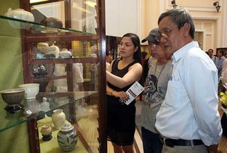 Trưng bày dụng cụ thưởng trà phương Đông