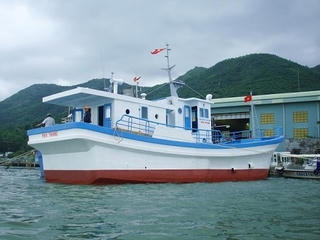 Hạ thủy tàu dịch vụ hậu cần nghề cá Composite đầu tiên theo Nghị định 67