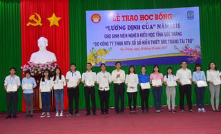 Sóc Trăng: Trao học bổng đầu Xuân cho sinh viên nghèo hiếu học