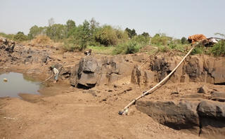 Đắk Lắk: Hồ đập, sông suối trơ đáy,  thủy điện thoi thóp