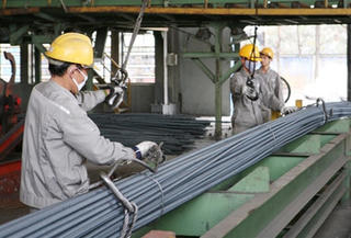 Thép nội đối diện khó khăn