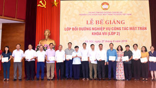 Bế giảng lớp bồi dưỡng nghiệp vụ cho cán bộ Mặt trận các tỉnh, thành phía Bắc