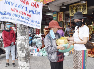 Lan toả những tấm lòng thơm thảo giúp nhau vượt qua đại dịch Covid 19