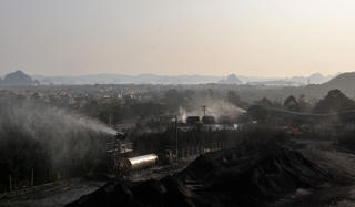 Sống bất an bên nhà máy sàng tuyển than