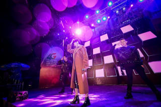 Sao khủng ‘đổ bộ’ phố đi bộ Hồ Gươm trong Đại nhạc hội Viettel