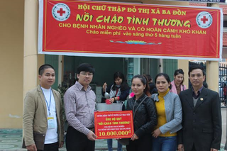 Ủng hộ Quỹ 'Nồi cháo tình thương' cho bệnh nhân nghèo