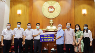 Mặt trận cùng nhân dân vượt qua khó khăn