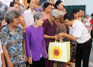 90 năm chia sẻ dự phần yêu thương