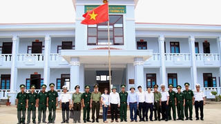 Kiểm tra công tác chuẩn bị bầu cử tại thị trấn Trường Sa