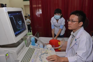 Chuyên gia tim mạch Mỹ hỗ trợ mổ tim miễn phí cho trẻ em
