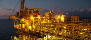 Tăng trưởng bền vững: Chỉ 'múc' tài nguyên, không ổn!