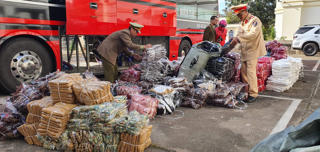 1.000 chiếc váy nữ 'đi xe tải' từ TP HCM về Gia Lai