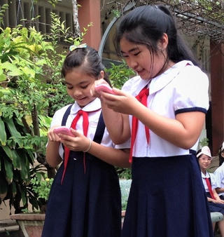 Học sinh được sử dụng điện thoại- nên hay không?