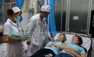 Trà Vinh: 21 công nhân phải nhập viện sau bữa ăn trưa tại công ty