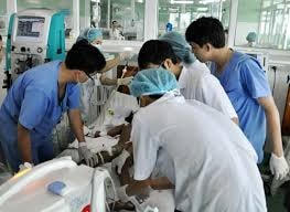 Cứu sống bệnh nhân rơi từ tầng 5