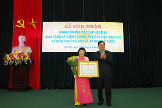 TS. NGND Đặng Huỳnh Mai nhận Huân chương Độc lập hạng Ba