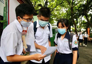 Nhiều phụ huynh đã chủ động tham gia bảo hiểm y tế cho con 