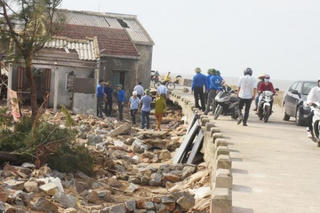 Nguy cơ biển 'nuốt' làng