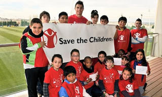 Ronaldo dùng tiền thưởng làm từ thiện