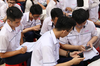 Bất cập cùng lúc học hai trường