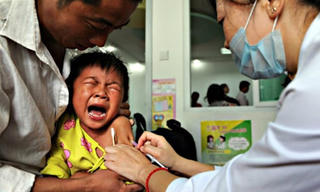 Trung Quốc bắt 37 người trong vụ bê bối mua bán vaccine