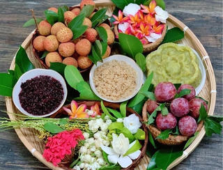 Nhộn nhịp mua bán online ‘mẹt’ bày lễ và các món ăn Tết Đoan Ngọ