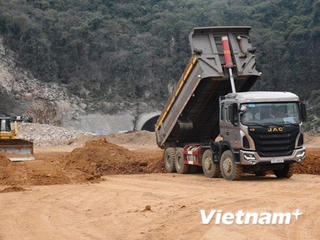 'Nước ta nhiều đồi núi mà sao lại thiếu đất đắp làm cao tốc Bắc-Nam?'