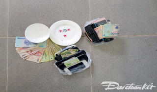 Bắt 11 đối tượng đánh bạc dưới hình thức xóc đĩa