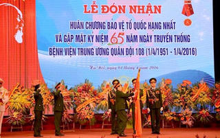 Bệnh viện 108 đón nhận Huân chương Bảo vệ Tổ quốc hạng Nhất