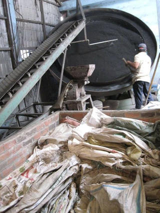 Tràn lan phân bón kém chất lượng