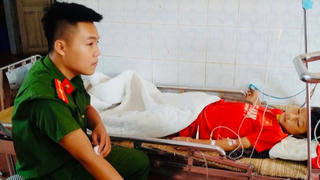 Thanh Hóa: Cán bộ Công an hiến máu cứu học sinh vỡ gan