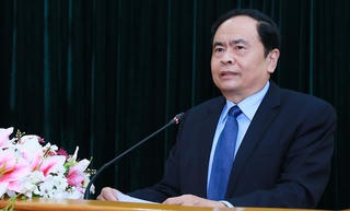 Cán bộ, đảng viên phải đi đầu trong đấu tranh phòng, chống tham nhũng