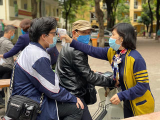 Hà Nội thông báo học sinh lớp 9, lớp 12 ở 'vùng cam' tạm dừng đến trường