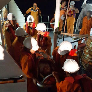 Ứng cứu thành công thuyền viên người Trung Quốc bị nạn ở ngoài khơi Nha Trang