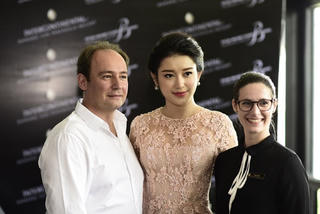 Làm đẹp với bậc thầy nghệ thuật làm móng