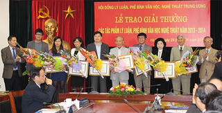 Trao thưởng cho 28 tác phẩm lý luận, phê bình văn học, nghệ thuật