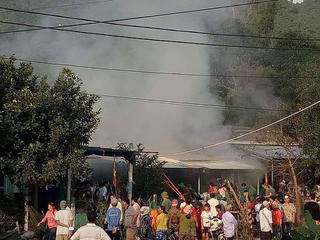 Cháy dữ dội quầy tạp hóa, bé gái 3 tuổi tử vong