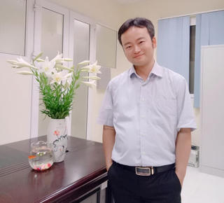 Tiến sĩ ngôn ngữ học Đỗ Anh Vũ: Lớn lên giữa bức tường đầy sách