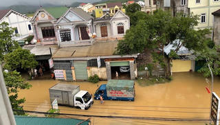 Nhiều địa phương tại Nghệ An bị chia cắt do mưa lớn