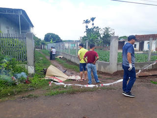 Đi tập thể dục phát hiện hai thanh niên chết bất thường bên đường