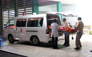 Cưa đạn lấy thuốc nổ, hai người thương vong