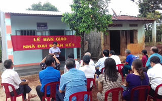 Gia Lai: Bàn giao nhà Đại đoàn kết cho hộ nghèo