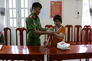 Khởi tố, bắt giam bảo mẫu bạo hành trẻ em ở TP Long Xuyên