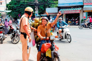 TP.Hồ Chí Minh: Ra quân xử lý xe không đủ tiêu chuẩn lưu hành