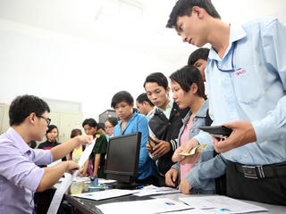 Thí sinh đăng ký xét tuyển đại học giảm: Ồ ạt ngành mới, lại lo bão hòa