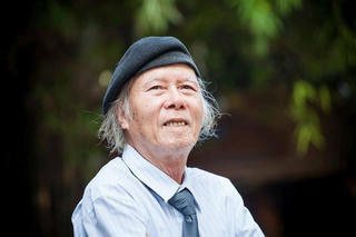 Nhà thơ Thanh Tùng: Dưới màu hoa như lửa cháy khát khao