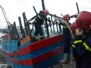 Quảng Ngãi: Cháy tàu cá thiệt hại hơn 4 tỷ đồng